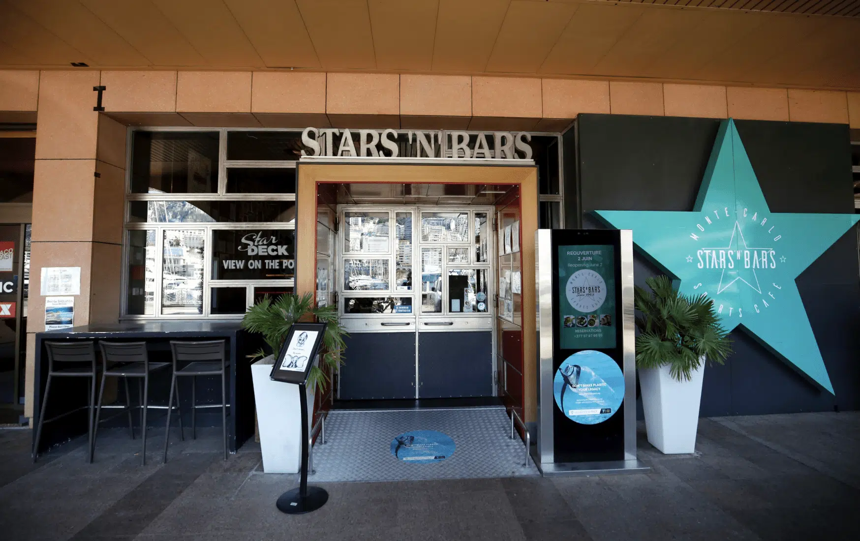 Stars n Bar_Devanture