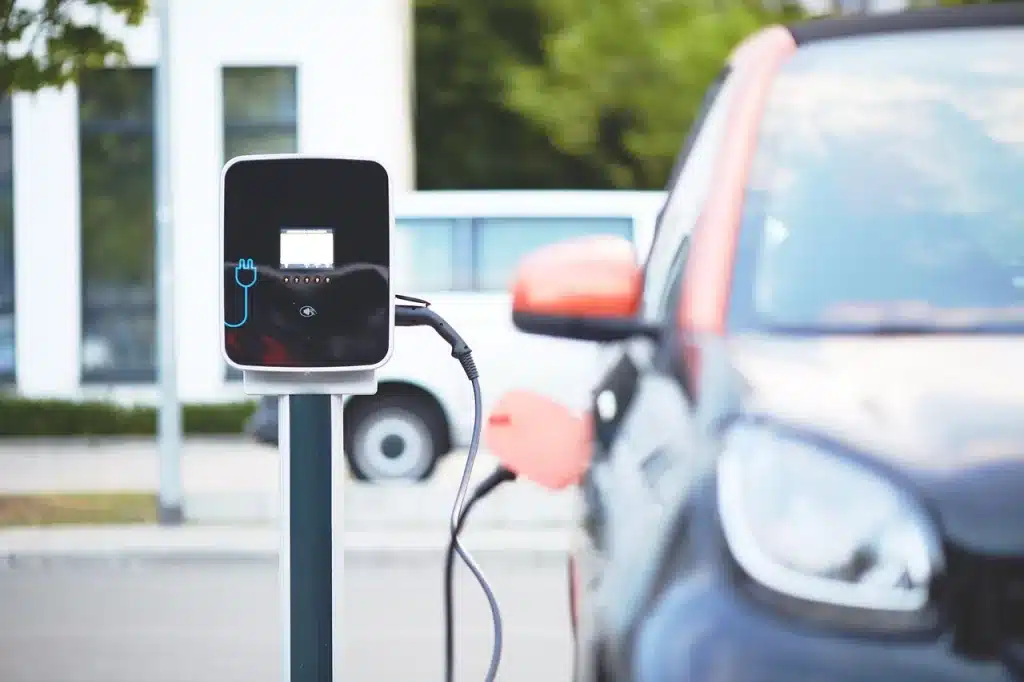 7 millions de bornes de recharge en 2030 : l'objectif ambitieux de la France